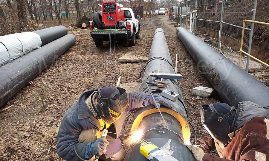 2 welders work from one Diesel Welder